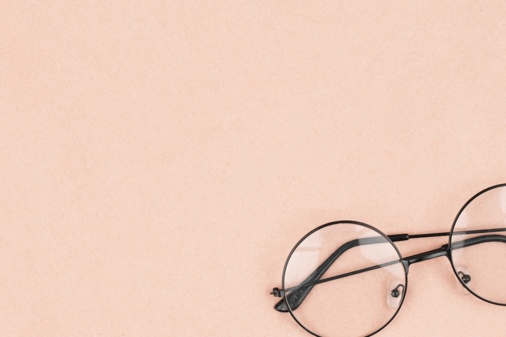 ブルーライトカット眼鏡を選ぶ際に注意すべき4つのポイント